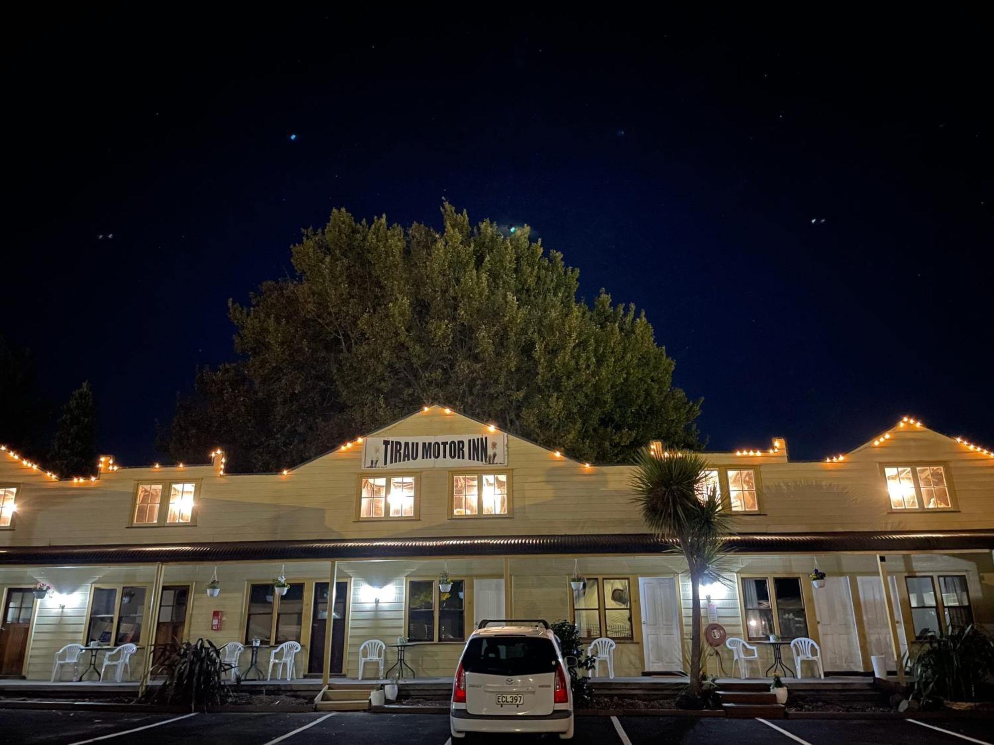 Tirau Woof Woof.....Motor Inn Bagian luar foto